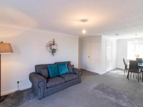 9 Reef House · Marina sea view living at its best -Free Parking Pass the keys